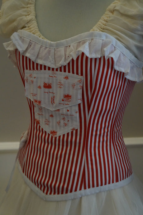 Corset rayé rouge et blanc