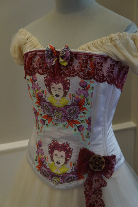 Corset reine de coeur